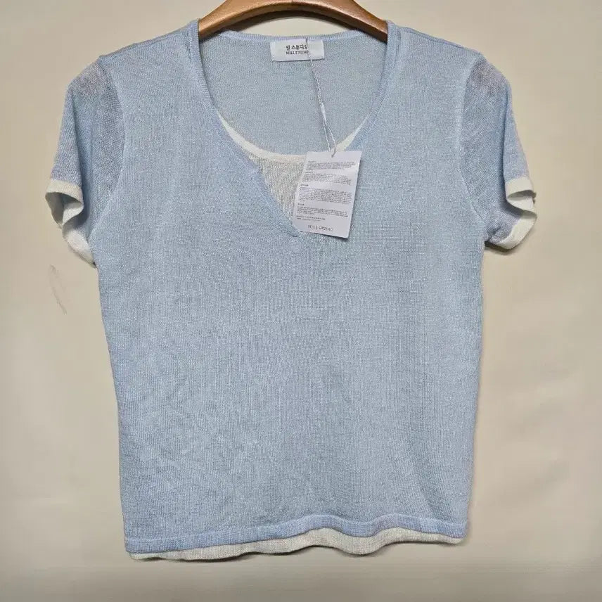 [BUNJANG] Millstudio Blue V-Neck Knit Short Sleeve T-Shirt / 새제품)밀스튜디오 블루 브이넥 니트 반팔티 free