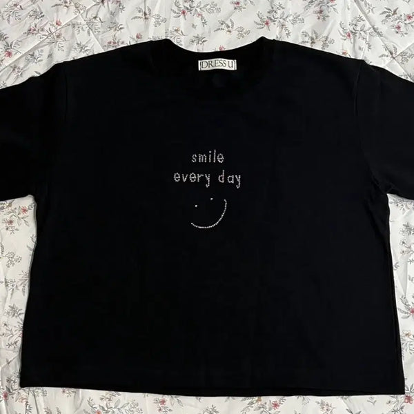 [BUNJANG] Black Cropped T-Shirt with Cubic Smile Graphic / 새상품) 크롭 반팔 티셔츠