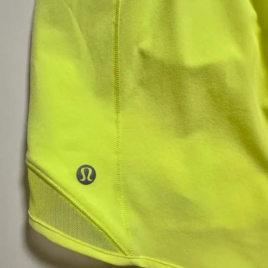 [BUNJANG] Lululemon Fluorescent Pink Running Shorts 4 / 룰루레몬 형광 러닝 쇼츠 4 미국구매 집에서만 입어본 새거