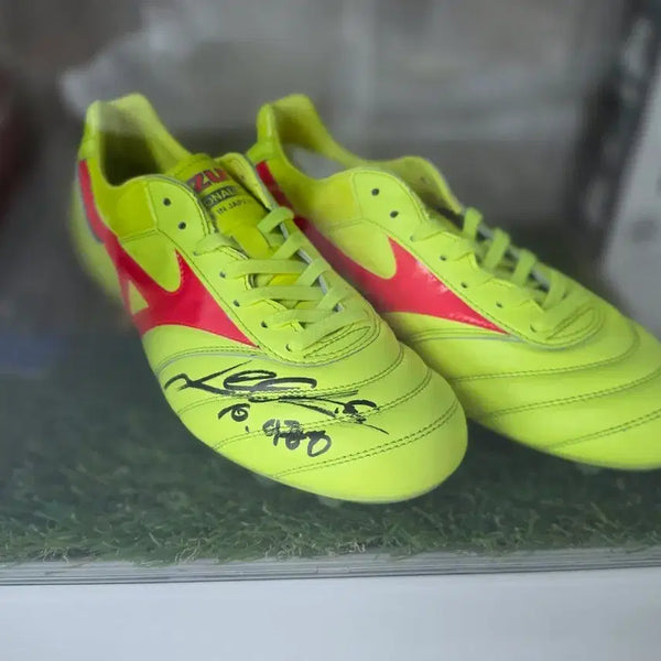 [BUNJANG] Suwon Samsung Lee Jong-sung Autographed Soccer Cleats / 수원삼성 이종성 친필사인 축구화 판매