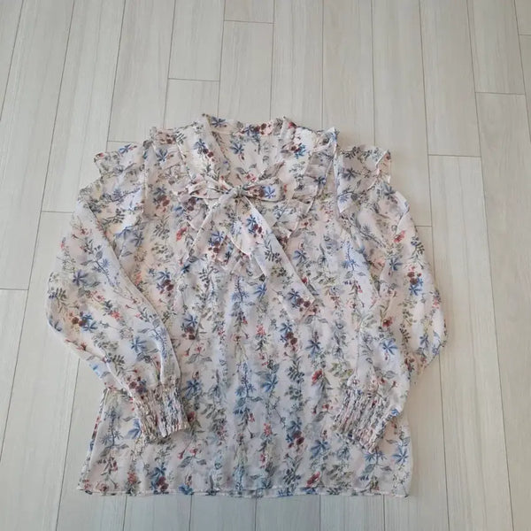 [BUNJANG] Lewitt Chiffon Floral Blouse / 르윗 쉬폰 꽃무늬 블라우스