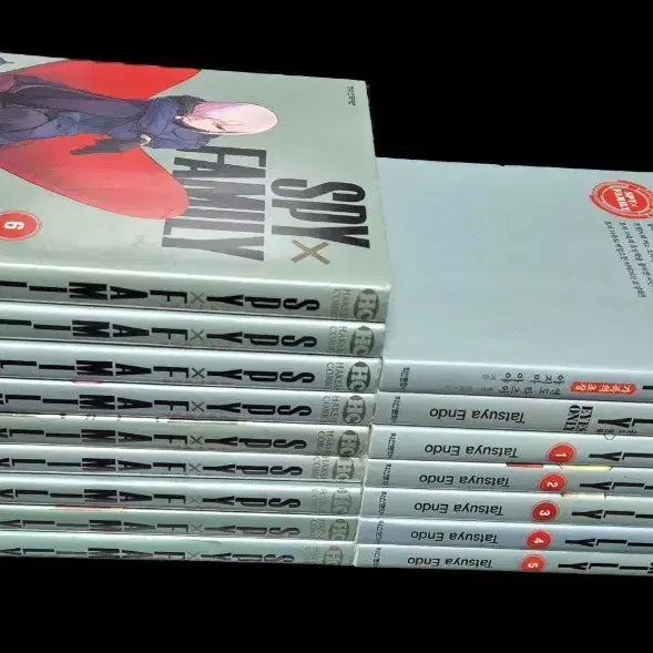 [BUNJANG] Spy x Family Manga Complete Set (Volumes 1-14) + Official Fanbook + Family Portrait Set / 스파이 패밀리 만화책 1~14권+공식팬북+가족초상화세트