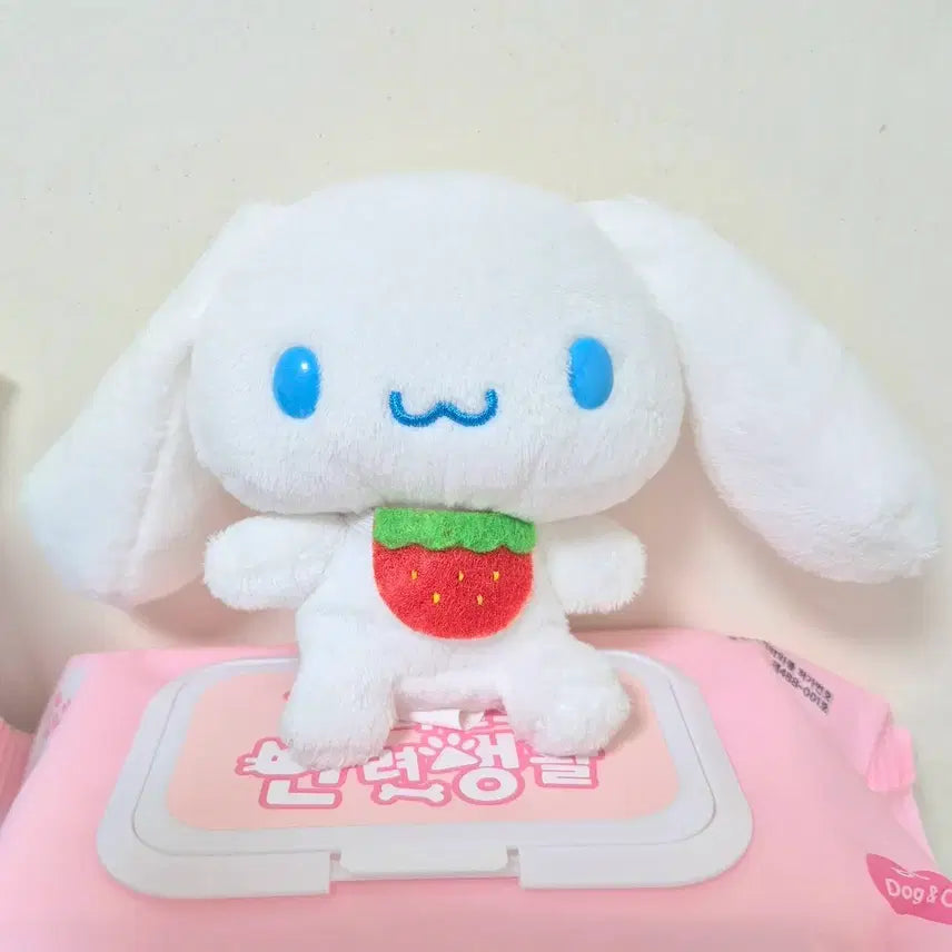 [BUNJANG] Sanrio Cinnamoroll Strawberry Bib Mascot Plush Doll / 고전 빈티지 딸기 턱받이 시나모롤 마스코트 인형