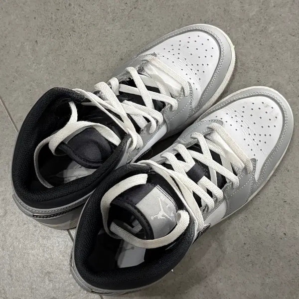 [BUNJANG] Air Jordan 1 Mid Light Smoke Grey Anthracite / 조던 1 미드 라이트 스모크 그레이 앤트러사이트 245