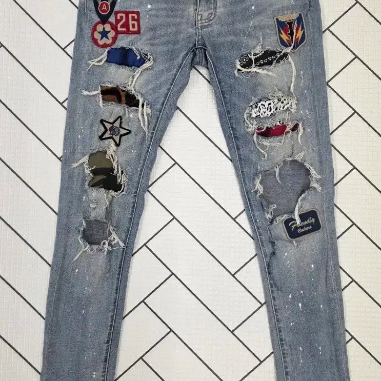 [BUNJANG] Amiri Patchwork Distressed Jeans / 아미리 패치워크 디스트로이드 청바지.   싸이즈 31~32