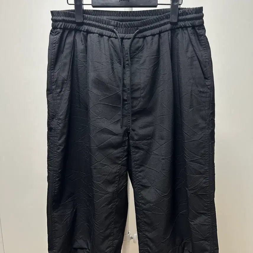 [BUNJANG] Juun.J Wrinkled Poly Wool Bermuda Pants Black Size 46 / 준지 링클 폴리울 버뮤다 팬츠 블랙 46 사이즈 판매합니다.