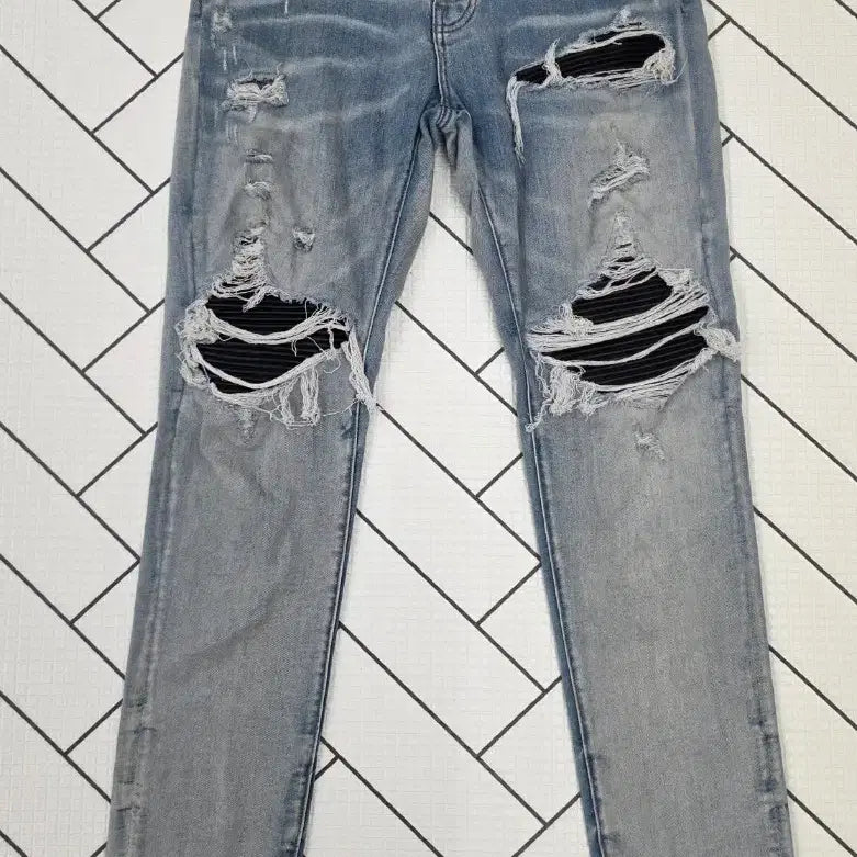 [BUNJANG]  Amiri Distressed Washing Jeans Size 32 / 아미리 디스트레스드 워싱 청바지.   싸이즈 32