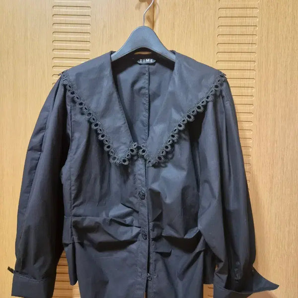 [BUNJANG] TIME by TIMELESS Black Lace Frill Detail 3/4 Sleeve Blouse / 한섬 타임블라우스 55