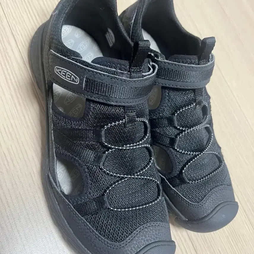 [BUNJANG] Keen Women's Black Sandals / Keen 샌들