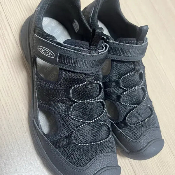 [BUNJANG] Keen Women's Black Sandals / Keen 샌들