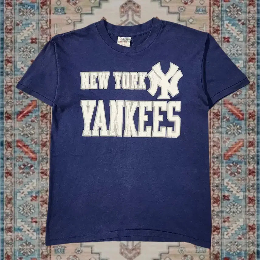 [BUNJANG] Made in USA 80s Vintage MLB New York Yankees Big Logo T-Shirt / Made in USA 80s 빈티지 MLB 뉴욕 양키스 빅로고 티셔츠