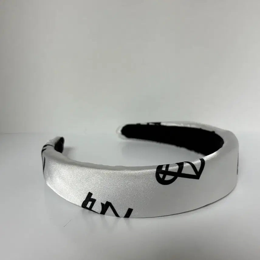 [BUNJANG] Pad Headband Silver Black Logo / 패드 헤어밴드 실버 블랙 로고