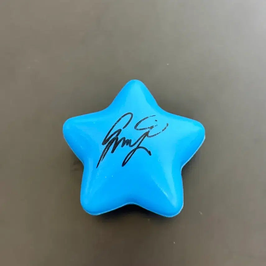 [BUNJANG] NCT WISH Sakuya Signed Ball / 엔시티위시 로그인 사쿠야 싸인볼 양도