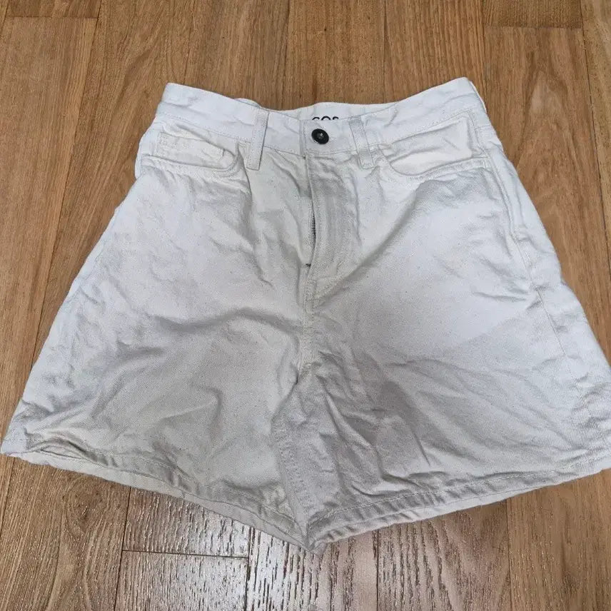 [BUNJANG] COS Beige Shorts / 코스반바지