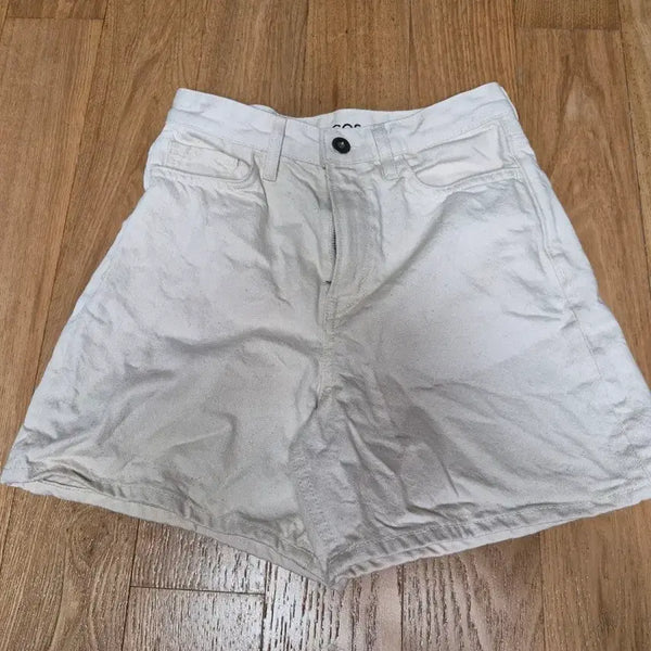 [BUNJANG] COS Beige Shorts / 코스반바지