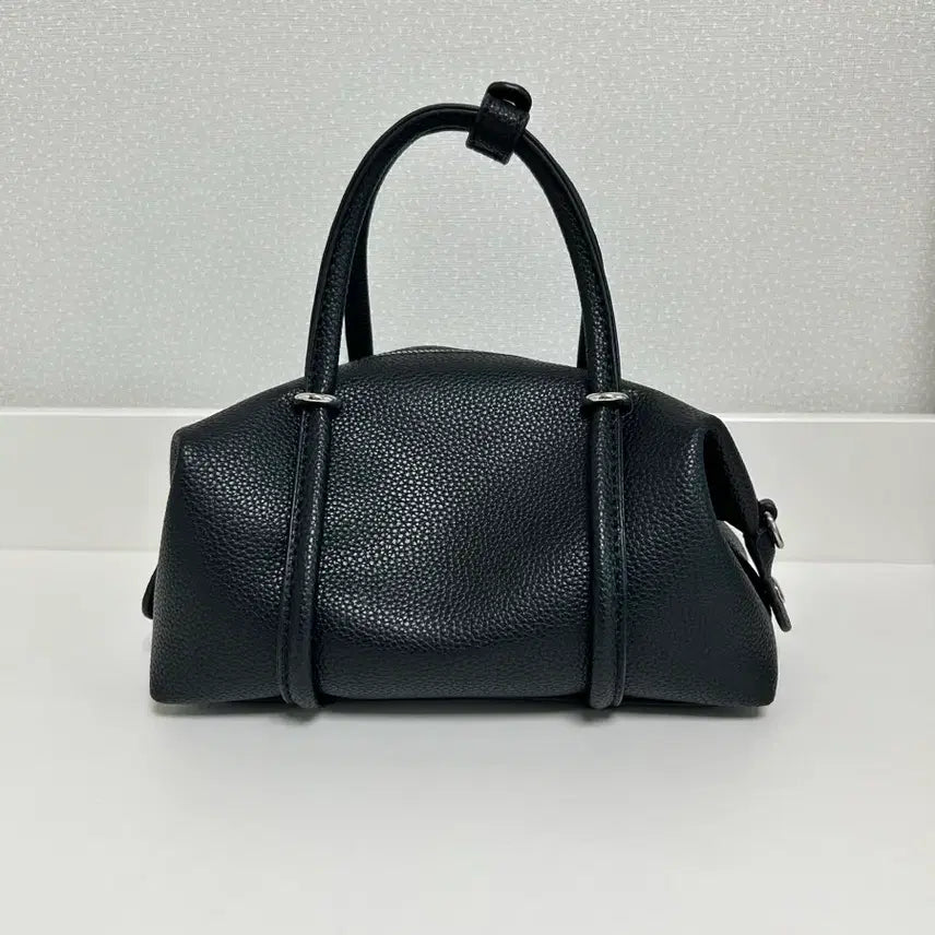 [BUNJANG] Vegan Leather Two-Way Edge Side Point Bucket Tote Bag / 새상품 비건 레더 투웨이 엣지 사이드 포인트 버킷 토트백