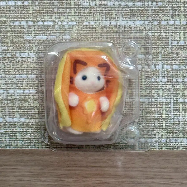 [BUNJANG] Sylvanian Families Kirakira Kuji Pancake Latte Cat Figure (Sealed) / [미개봉,새상품] 실바니안 키라키라 쿠지 G상 핫케이크 라떼고양이