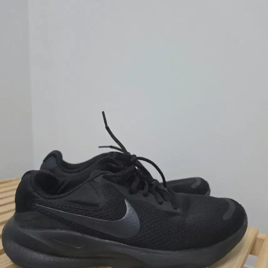 [BUNJANG] Nike Revolution 7 All Black Sneakers (255) / W255나이키 레볼루션7 올블랙  -1193