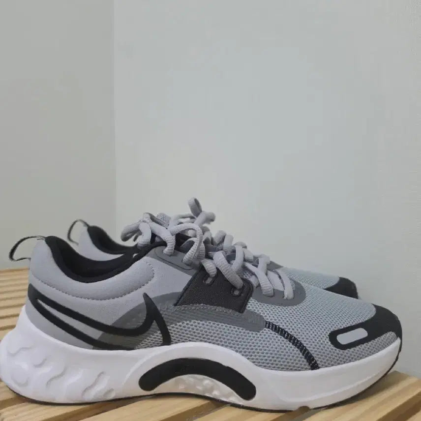 [BUNJANG] Nike Renew Retaliation TR 3 Men's Sneakers (Size 270) / 270나이키 리뉴 리탈리에이션TR3  -1209
