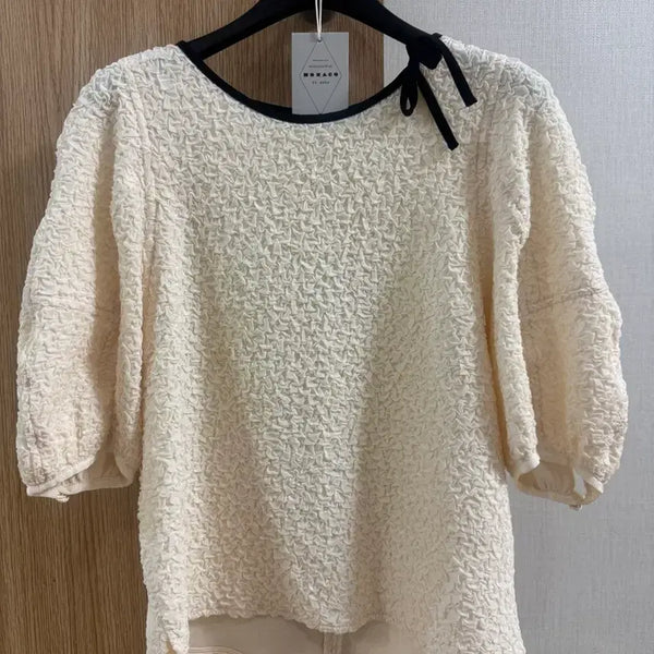 [BUNJANG] SJ SJ Embossed Ribbon Half Sleeve Puff Top Blouse / sjsj 블라우스