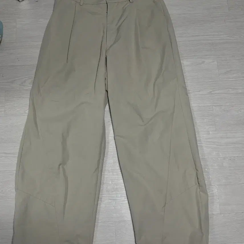 [BUNJANG] Hatching Room Deep Pleats Trouser Pants Size 4 / 해칭룸 딥플리츠 트라우저 팬츠 4사이즈