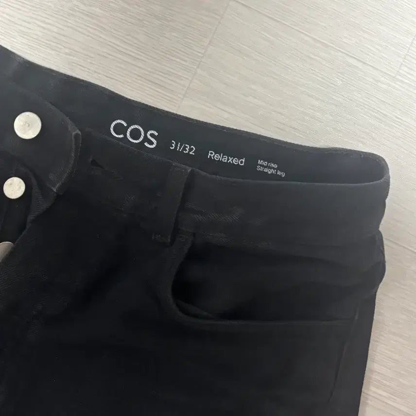 [BUNJANG] COS Black Denim Jeans (Straight Fit) / 코스 블랙데님진(스트레이트핏)