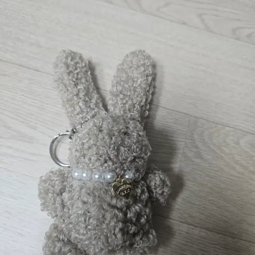 [BUNJANG] Quarterv Milk Beige Rabbit Charm / [쿼터브] 밀크 베이지 토끼 키링 새상품