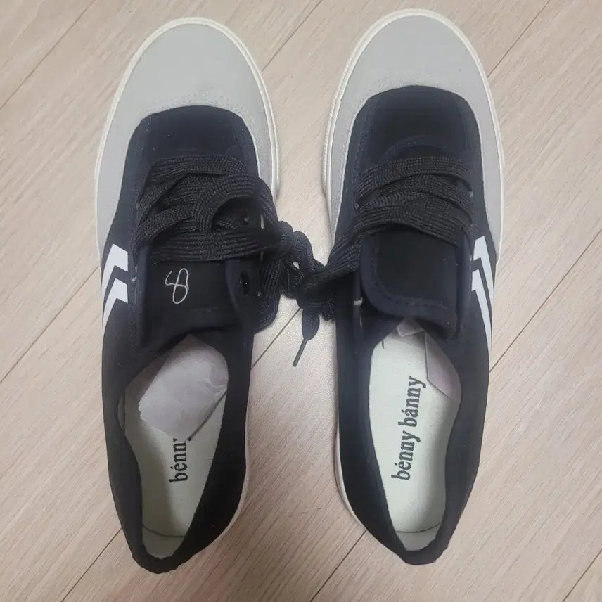 [BUNJANG] New Sneakers (Size 235) / 새상품 스니커즈235