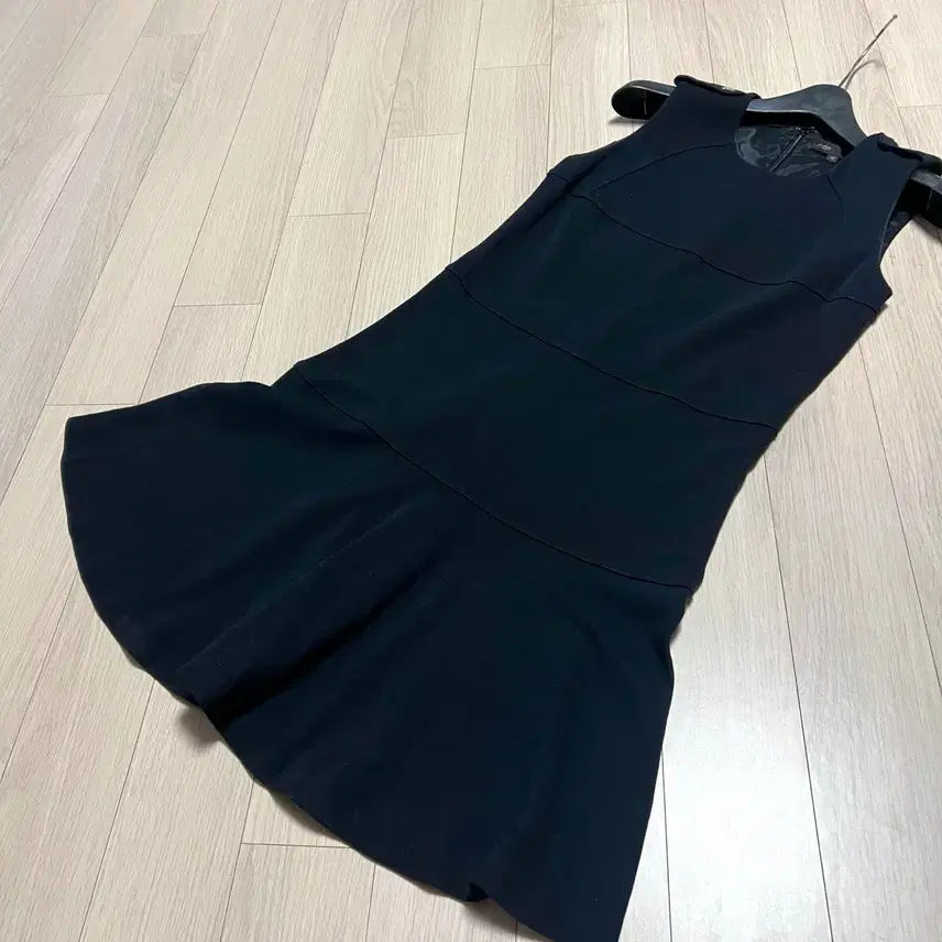 [BUNJANG] MAJE Shoulder Button Ruffle Flare Sleeveless Dress Black / 마쥬 MAJE 어깨견장 버튼 프릴 러플 스판원피스 플레어민소매나시블랙검정
