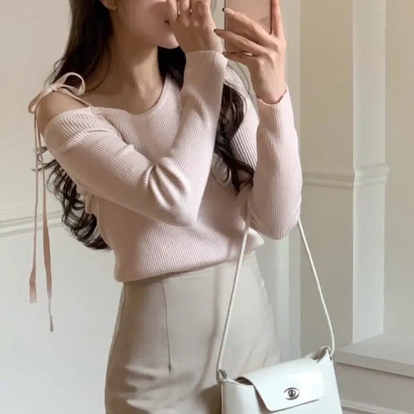 [BUNJANG] E퓨 Sheer Fit One-Shoulder Off-Shoulder Ribbon Ribbed Knit / 이퓨 피어 여리핏 원숄더 오프숄더 트임 리본 골지 니트