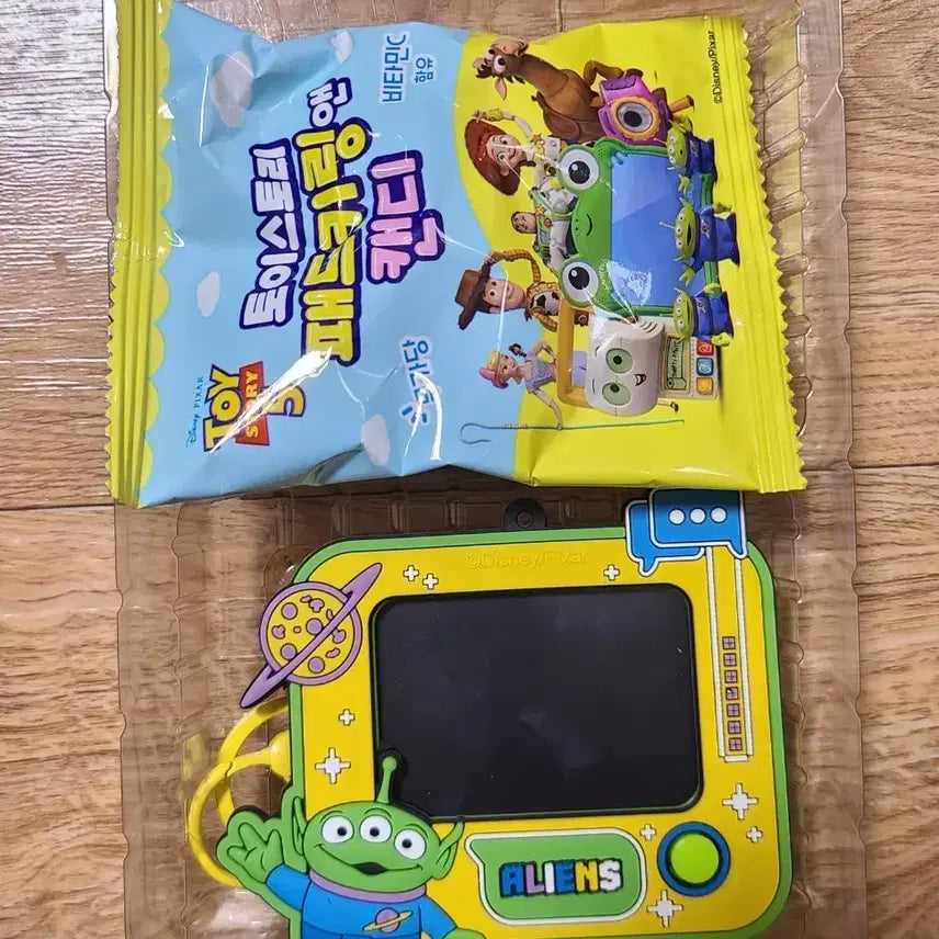 [BUNJANG] Toy Story Alien Drawing Pad Keyring Keychain with Candy / 토이스토리 드로잉패드 키링 키체인 알린 외계인 캔디포함