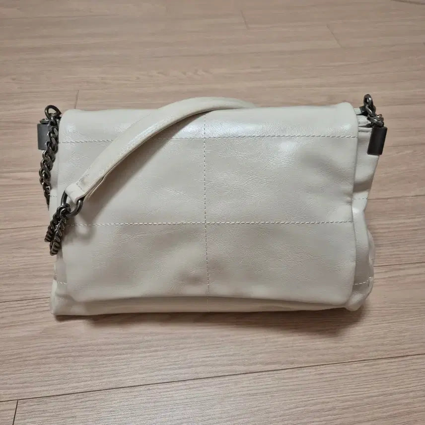 [BUNJANG] Zara Rock Flap Shoulder Bag Cream (Discontinued) / [정품] [단종] 자라 락 플랩 숄더백 크림색 유나백