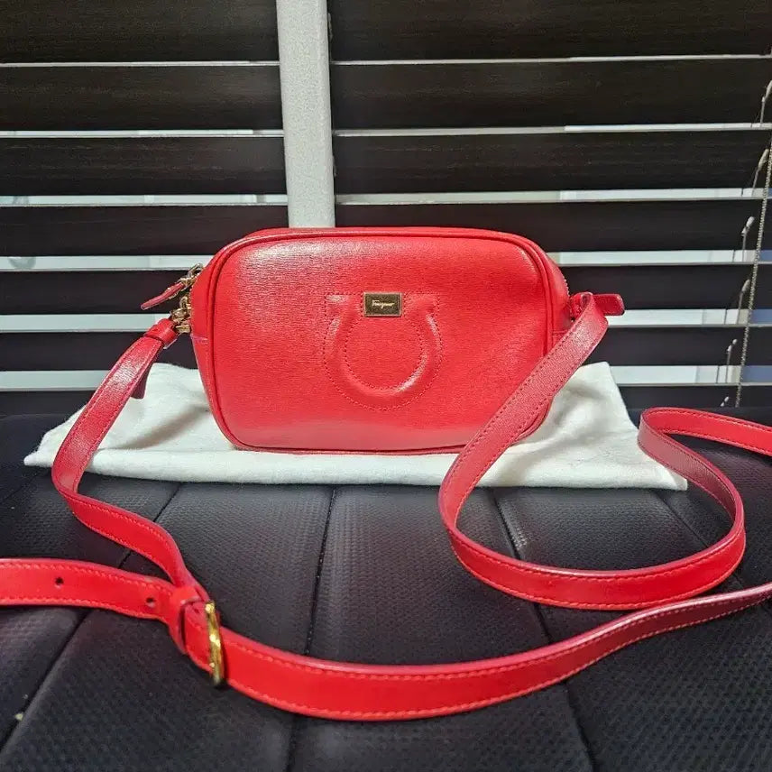 [BUNJANG] Salvatore Ferragamo Gancini Camera Bag Red / 페라가모 간치니 카메라백