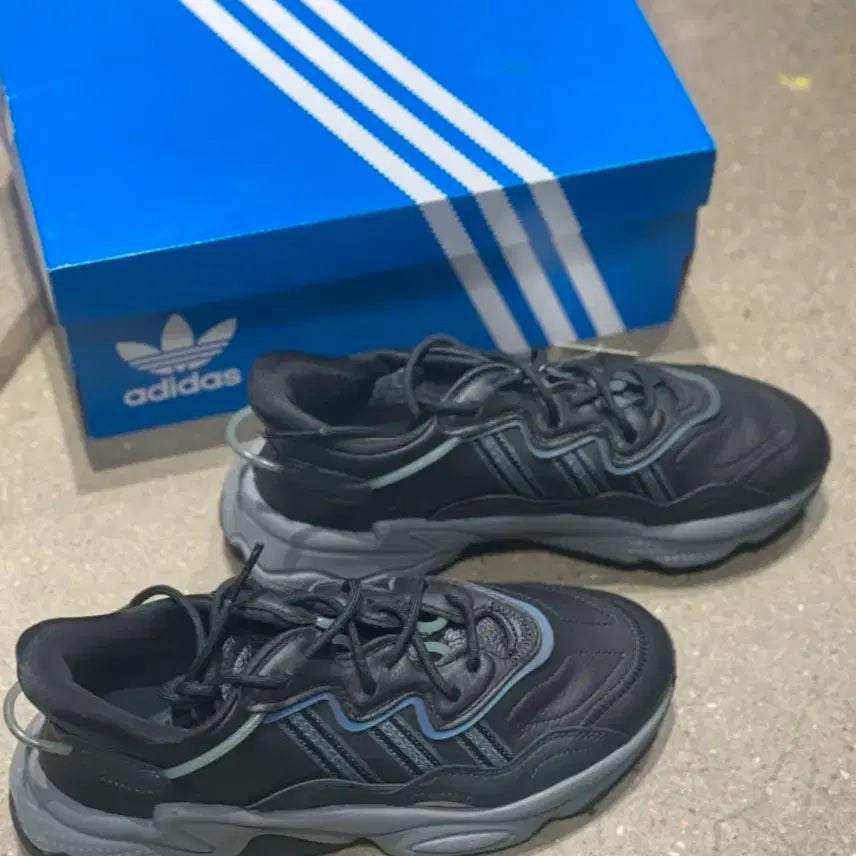 [BUNJANG] Adidas Ozweego Black/Grey Leather Sneakers / 아디다스 오즈위고 블랙/그레이 레더 255(실제 265)