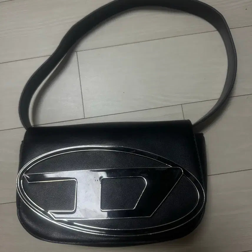 [BUNJANG] Diesel Shoulder Bag / 디젤 숄더백