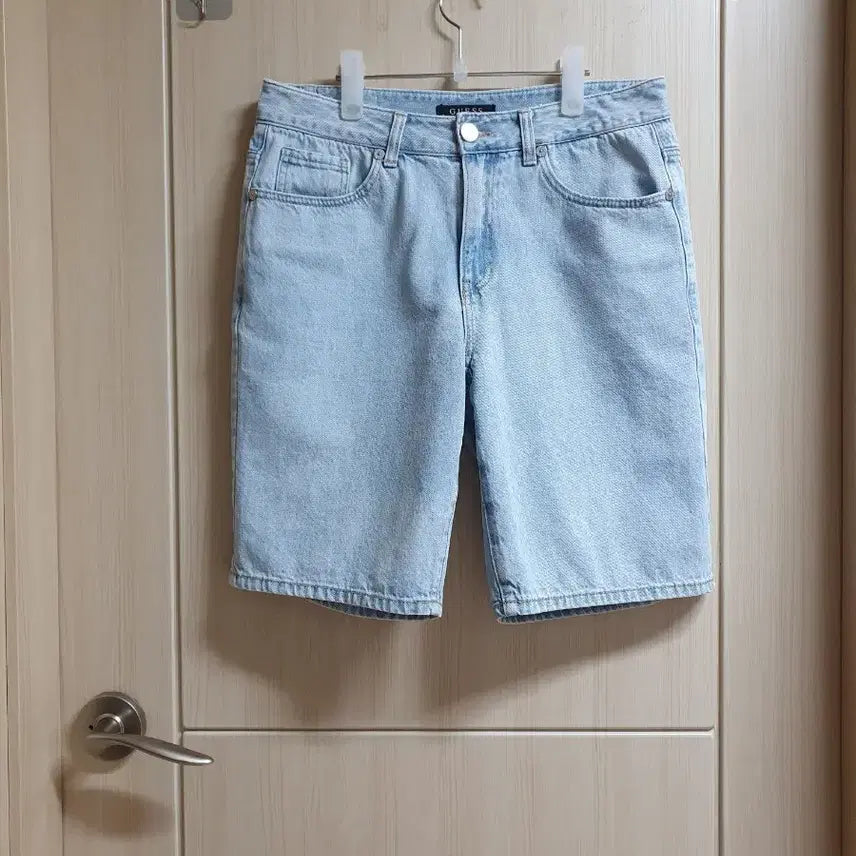 [BUNJANG] Guess Unisex 5-Length Washed Denim Shorts Size 30 / 게스 (30) 남여공용 (5부) 반바지
