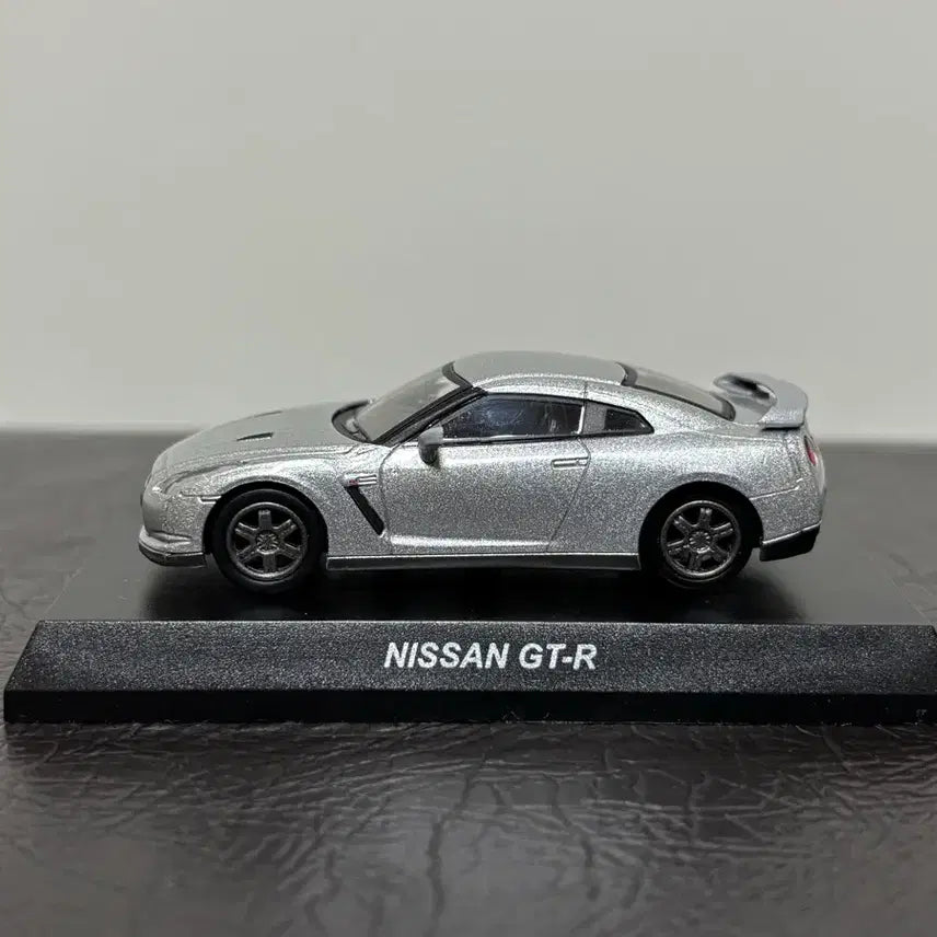 [BUNJANG] Kyosho 1:64 Nissan Skyline GTR R35 Silver Diecast Model / 1:64 교쇼 닛산 스카이라인 gtr r35 실버