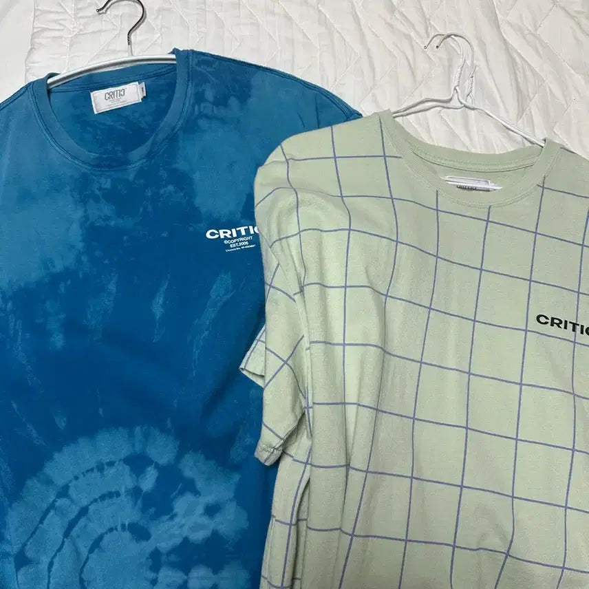 [BUNJANG] CRITIC Blue Tie-Dye and Green Check Short-Sleeve T-Shirt Set / 크리틱(CRITIC) 스트릿 반팔 티셔츠 (블루 타이다이 / 연두 체크)