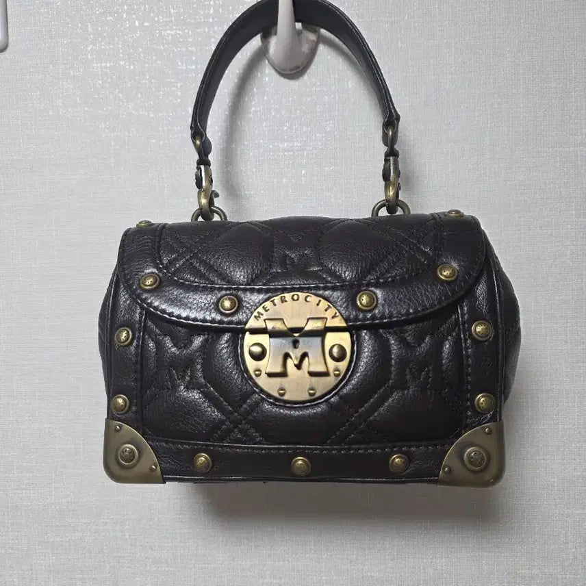 [BUNJANG] MCM Quilting Shoulder Bag Black / 메트로시티 퀼팅 숄더백 블랙