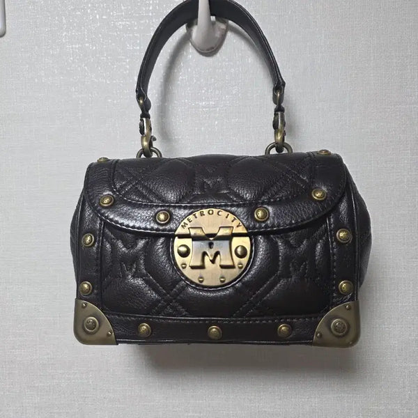 [BUNJANG] MCM Quilting Shoulder Bag Black / 메트로시티 퀼팅 숄더백 블랙
