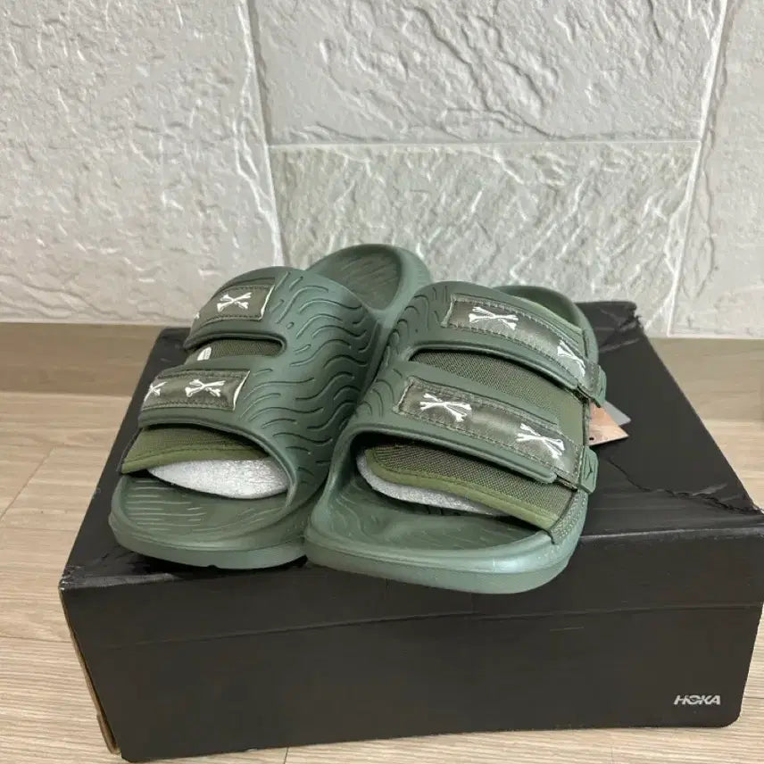 [BUNJANG] Hoka x WTAPS 265 Ora Luxe Leaf Clover Khaki / 새상품 265 호카 x 더블탭스 오라 럭스 리프 클로버 카키색