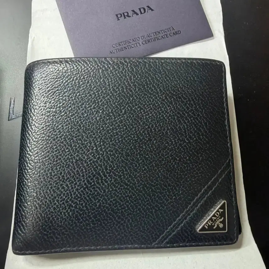 [BUNJANG] Prada Saffiano Bi-fold Wallet 2MO738 Black Triangle Metal Logo / 프라다 사피아노 남성 반지갑 2MO738 삼각 메탈로고 박스 및 개런티카