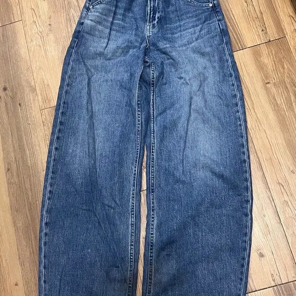 [BUNJANG] Uniqlo Women's Baggy Curve Jeans 67 Blue (Size 24) / 유니클로 배기커브진 67 블루 색상(24 사이즈)