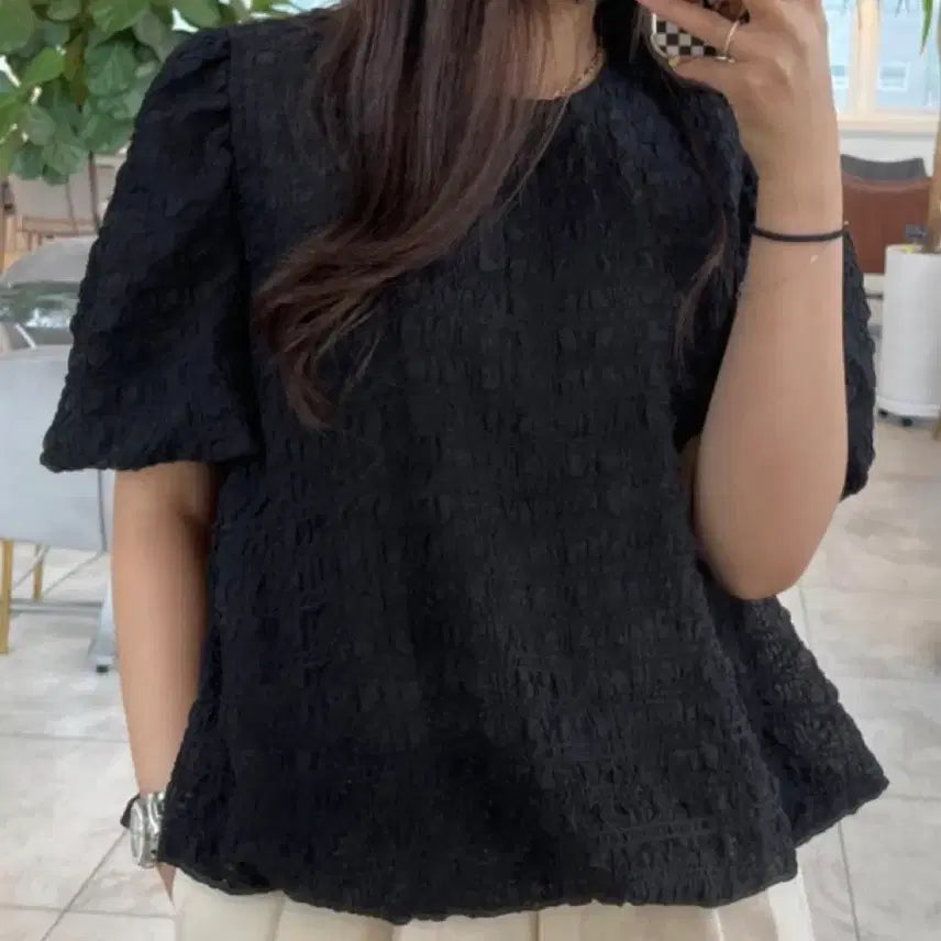 [BUNJANG] The J Black Embossed Puff Sleeve Blouse / 블랙 엠보 퍼프 소매 블라우스
