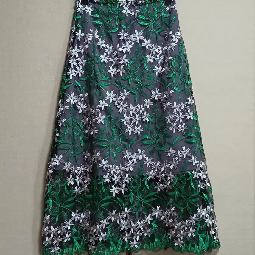 [BUNJANG] Lace Floral Embroidered Long Skirt / 레이스 꽃 자수 롱 스커트