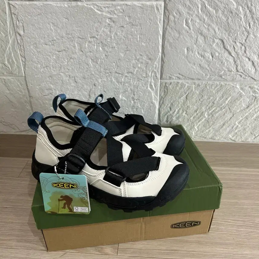 [BUNJANG] 240MM Genderless Hooded Sandals - Ivory / (새상품 240 킨 올 젠더 후드제라샌들 아이보리