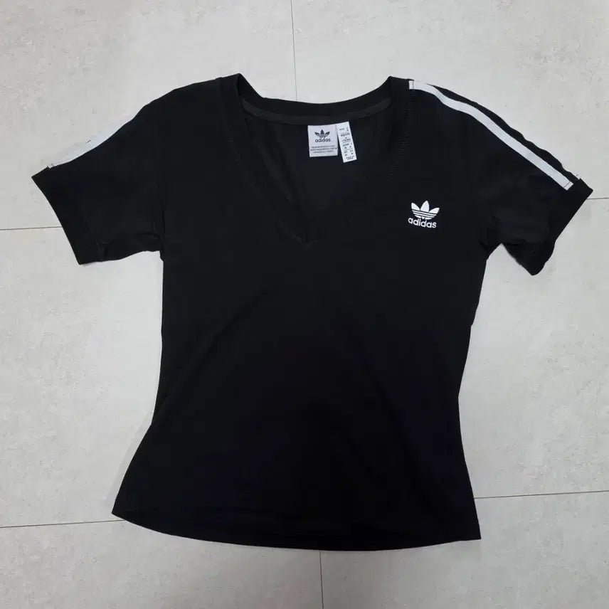[BUNJANG] Adidas V-Neck Slim T-Shirt Medium / 아디다스 브이넥 슬림티 M