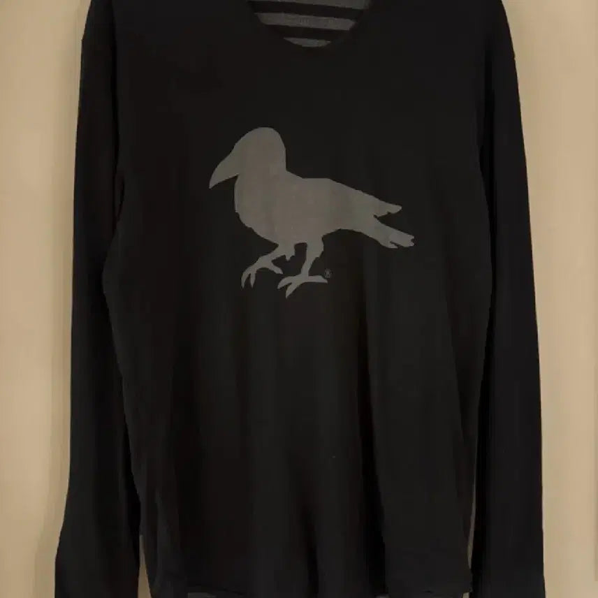 [BUNJANG] Modern Amusement Crow Logo Hoodie / 모던어뮤즈먼트 까마귀 로고 후드티 (이동건 착용)