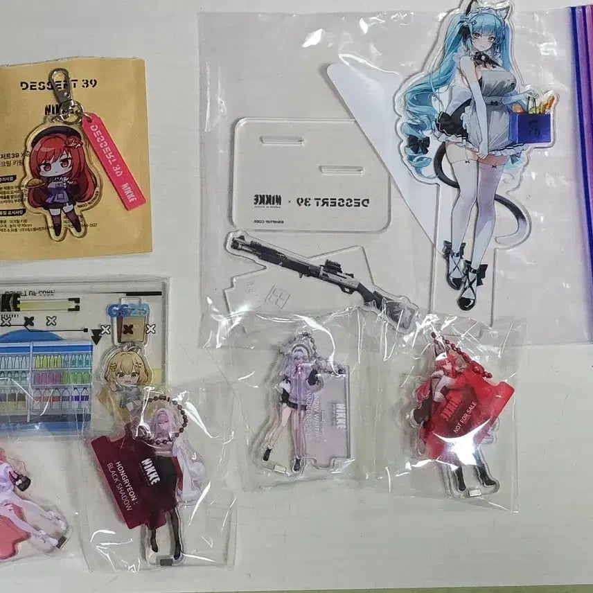 [BUNJANG] Nikke Collaboration Acrylic Stand & Keyring Bundle / 니케 콜라보 아크릴, 키링 일괄