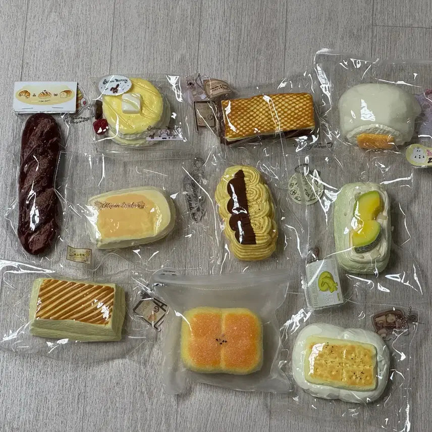 [BUNJANG] Handmade Chewy Toy - Daydream Studio Ladodo Sugar Bread Kevin Jurara / 수제 말랑이 시니스튜디오 데이드림 라도도 설탕빵 케빈 주라라 판매